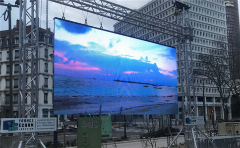 戶外LED顯示屏的清洗與維護:保持清晰視界